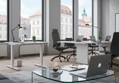 14 smartphone shot european office with cityscape - Slik lager du en LinkedIn-profil som får folk til å ta kontakt