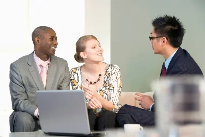 A casual business meeting 2026 01 05 23 30 42 utc - Hvordan velge et møtebooking-system (køpsguide for norske B2B-team)