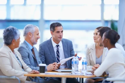 A cropped shot of a diverse group of businesspeopl 2026 01 09 11 43 11 utc - Prosjektstyringsverktøy for små og mellomstore bedrifter: samme...