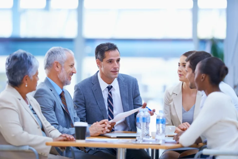 A cropped shot of a diverse group of businesspeopl 2026 01 09 11 43 11 utc - Prosjektstyringsverktøy for små og mellomstore bedrifter: samme...
