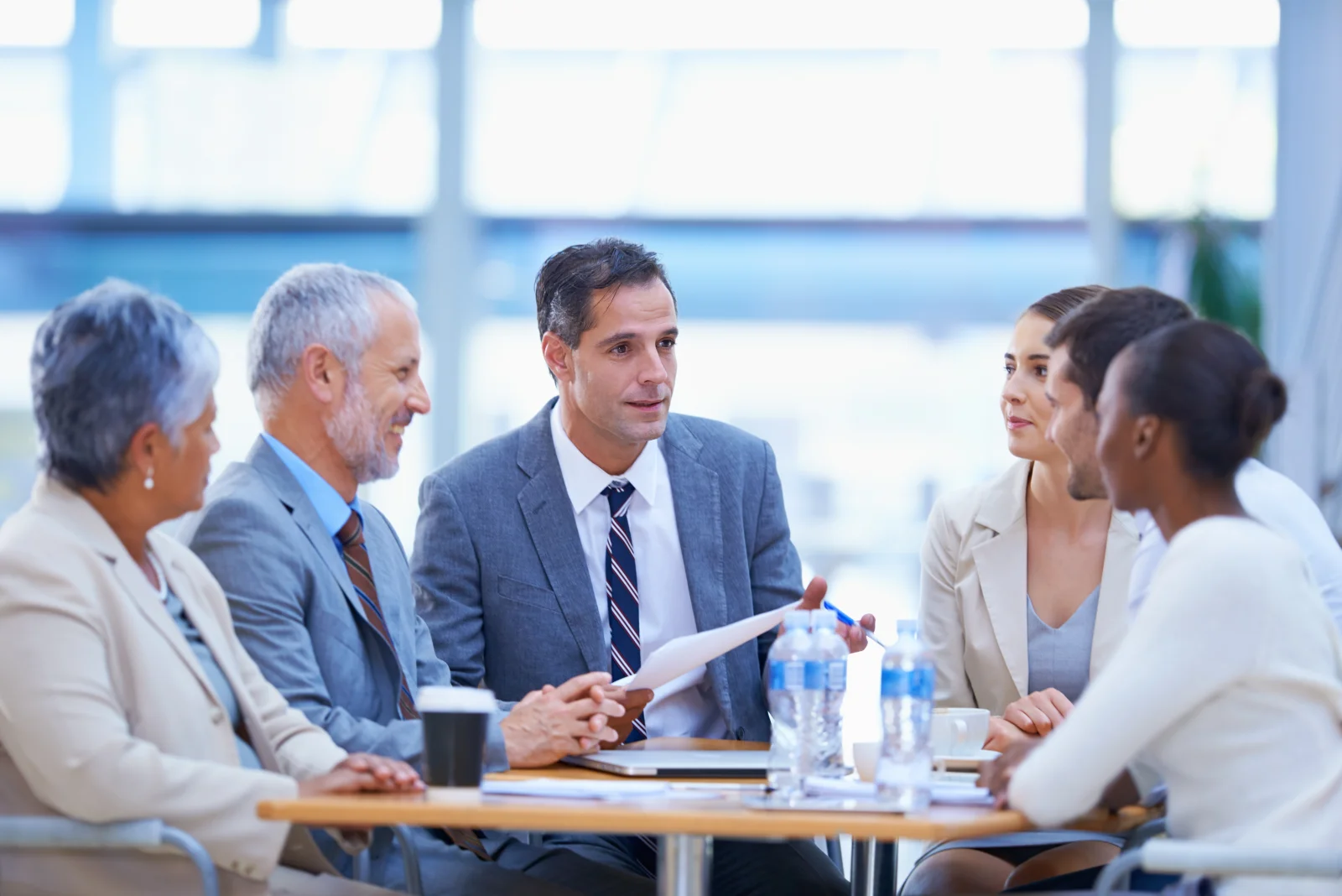 A cropped shot of a diverse group of businesspeopl 2026 01 09 11 43 11 utc - Prosjektstyringsverktøy for små og mellomstore bedrifter: samme...