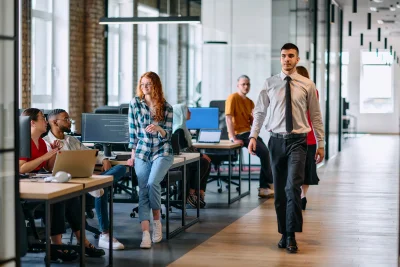 A diverse group of young business individuals cong 2026 03 17 09 05 06 utc - Prosjektstyringsverktøy for små og mellomstore bedrifter: samme...