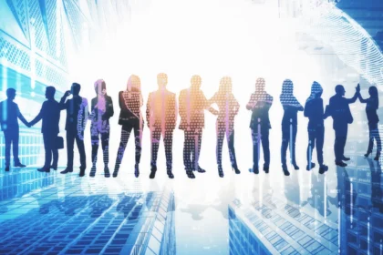 Abstract crowd silhouette on city background succ 2026 01 11 08 33 30 utc - Hva er forskjellen på samspill, samhandling og relasjon?