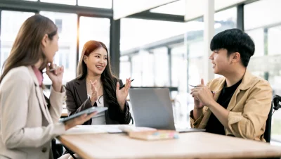 Asian business professionals engaging in an animat 2026 01 11 11 08 05 utc - Roller og forventninger i samarbeid