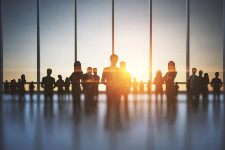 Backlit crowd of businesspeople working together i 2026 01 11 08 40 08 utc - Hvordan bruke Altinn som bedrift
