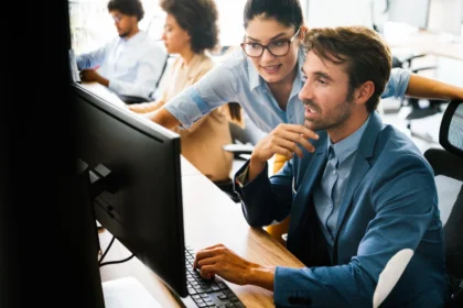 Business people conference and meeting in modern o 2026 01 08 07 45 09 utc - Automatisering i små bedrifter