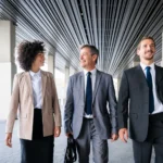 Business people meeting in a business park 2026 01 07 06 40 05 utc - Når bør en bedrift bruke eksterne konsulenter? 9 situasjoner + sjekklis...