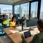 Business team working on computers in modern offic 2026 01 09 11 52 41 utc - Digitale nettverk vs fysiske møteplasser i næringslivet