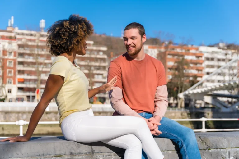 Cheerful young couple in vibrant outfits enjoying 2026 03 18 07 00 30 utc - Hva gjør man når samarbeid blir utfordrende?