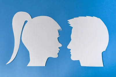 Couple man and woman look at each other concept 2026 01 09 06 43 09 utc - Samspill og samarbeid i profesjonelle relasjoner