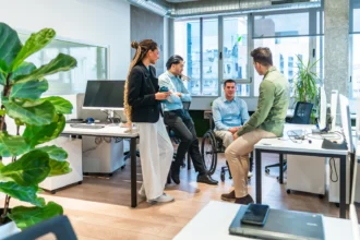 Diverse business team discussing in modern office 2026 01 09 10 28 14 utc - Grensesetting i relasjoner: Slik setter du tydelige og respektfu...