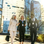 Diverse business team walking and discussing in ci 2026 01 18 07 46 33 utc - Hvordan håndtere konflikter uten å ødelegge relasjonen