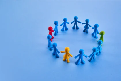 Diversity and inclusion concept colorful figurine 2026 03 17 00 00 32 utc - Grenser i relasjoner: Hvordan si nei uten å ødelegge samarbeidet