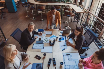 Executive team business people listening ceo negot 2026 01 08 23 37 37 utc - Empati, anerkjennelse og respekt i praksis: slik styrker du rel...