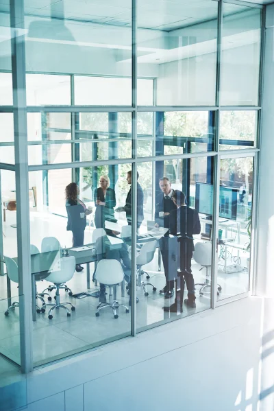 High angle shot of a group of corporate businesspe 2026 01 09 09 18 11 utc - Tilbakemeldinger og krevende samtaler på arbeidsplassen