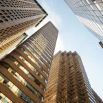 Low angle shot of buildings on 55 broadway in new 2026 01 08 00 28 30 utc - Hva bør små bedrifter automatisere først? 10 lave terskel‑proses...