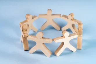 Mockup business community working people holding h 2026 03 16 04 30 23 utc - Hva er samhandling – og hva skiller det fra samarbeid og koordi...