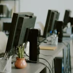 Modern office workspace with multiple computer sta 2026 01 09 11 00 21 utc - FOA, KOFA og EU-domstolen: slik brukes rettskildene i offentlig...