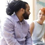 Multiracial friends talking 2026 01 08 05 17 52 utc - Hvordan utvikle relasjoner over tid