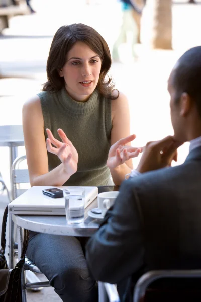 Over the shoulder shot of a businesswoman talking 2026 01 11 08 42 25 utc - Hvordan sette opp timeføring og prosjektøkonomi i et SMB‑vennlig...