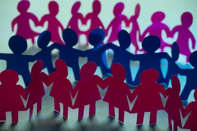 Paper dolls holding hands symbolizing union and te 2026 01 11 10 29 33 utc - Relasjoner og samarbeid: Balanse mellom egne behov og fellesska...