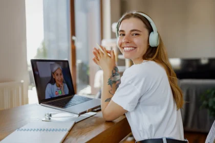 Participating in a remote learning session with a 2026 01 09 11 43 55 utc - Kjøpeguide: Velg prosjektstyringsverktøy for SMB (bygg/håndverk)