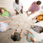 People holding rope together indoors top view un 2026 03 05 11 52 19 utc - Samarbeid i praksis: hva fungerer, og hvorfor?