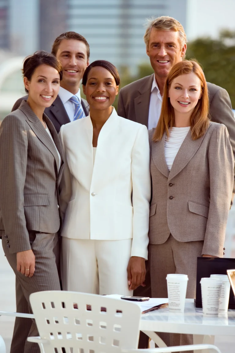 Portrait of businesspeople having informal meeting 2026 01 11 09 56 43 utc - Velge CRM: Sjekkliste for å finne riktig CRM til din bedrift (1...