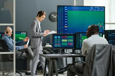 Stock traders working in office 2026 01 09 08 17 20 utc - Åpne data for bedrifter: data.norge og automatisk uttrekk (curl/Python)