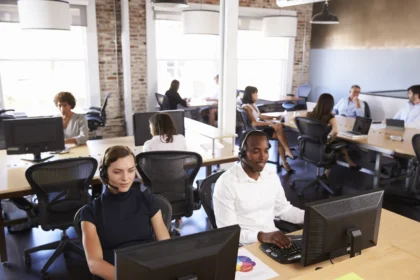 View of staff in busy customer service department 2026 01 05 06 28 23 utc - ENK vs AS: Hvordan lønn og utbytte påvirker skatten din (steg‑fo...