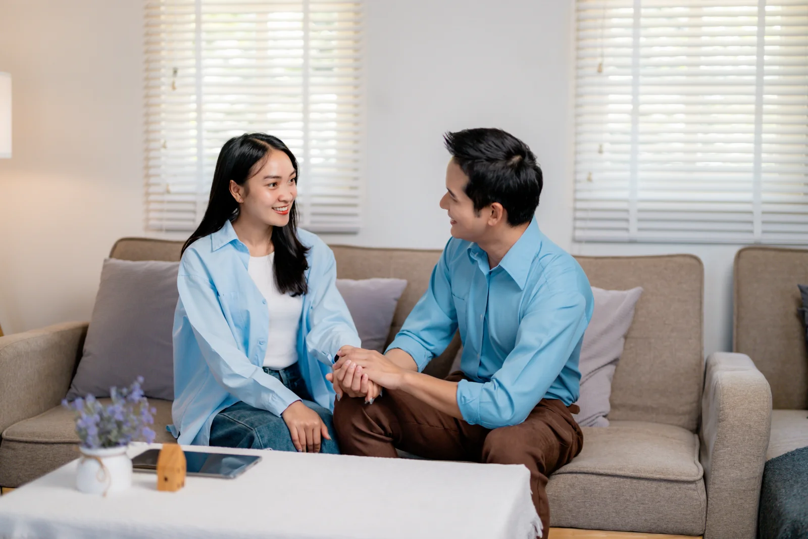 Young couple embracing displaying affection while 2026 01 09 10 52 48 utc - Tillit og trygghet i kommunikasjon