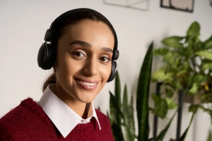 Young woman enjoys cozy moments at home in a maroo 2026 01 11 11 05 04 utc - Tilgangsstyring i Altinn: Tilgangspakker, roller og delegering...